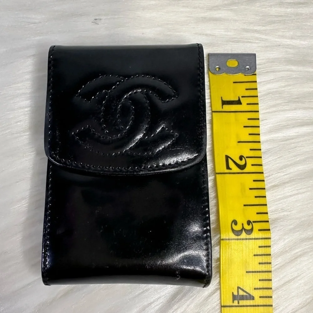 CHANEL cardholder / keyholder patent leather flap pouch in black - Picture 17 of 17